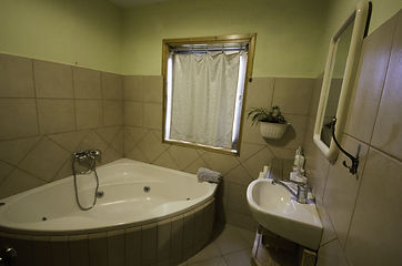 56b082_b9b98abf6cf74d80b3b43c9411193e1d~mv2